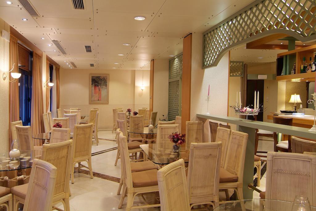 Hotel Kalafati Itea Luaran gambar